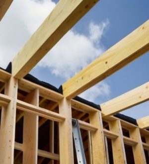 Эффективное утепление деревянной крыши: как выбрать материалы и избежать ошибок