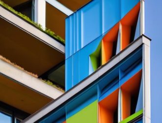 Эффективное утепление фасадов: Как теплоизоляционные плиты повышают энергоэффективность зданий