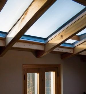Эффективное утепление крыши с кровельными окнами: шаги к комфорту и энергоэффективности вашего дома