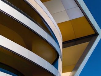 Энергоэффективные фасады: Как тепловая изоляция меняет архитектуру зданий