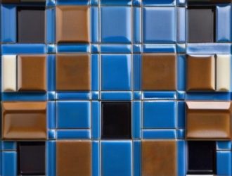 Эстетика и долговечность: как правильно выбрать и уложить декоративную плитку для фасада дома