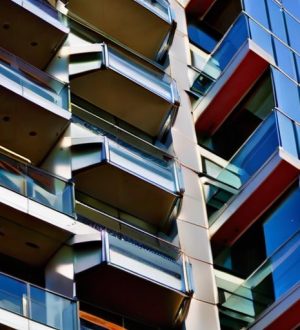 Фасадные конструкции в сейсмоопасных зонах: проектирование, материалы и инновации для безопасности зданий