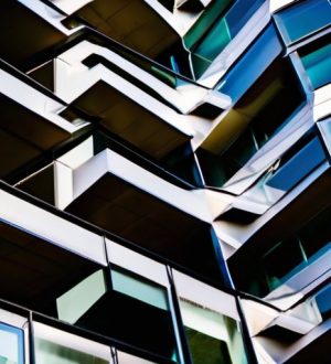 Хай-тек в архитектуре: Современные фасады, материалы и технологии для стильного дизайна