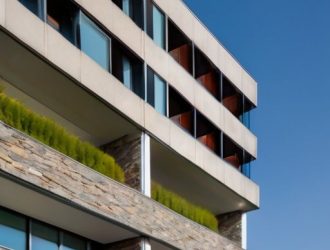 Искусственный камень: идеальный выбор для современного фасада вашего здания