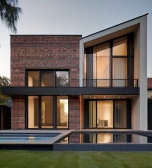 Как выбрать идеальную отделку для фасада дома с кирпичной кладкой: ключевые советы и рекомендации