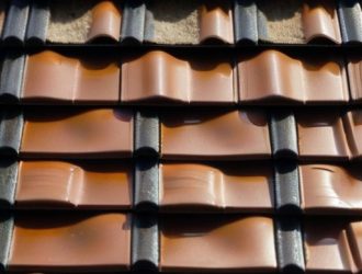 Как выбрать материал для крыши с отличной теплоизоляцией: ключевые аспекты и советы