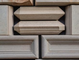 Натуральный камень в отделке фасадов: преимущества, виды и секреты укладки