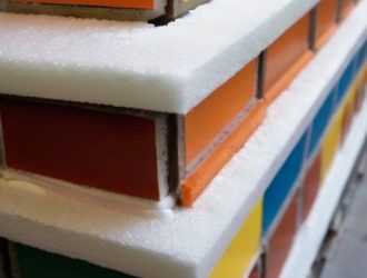 Пенопласт для утепления фасадов: преимущества, недостатки и советы по выбору