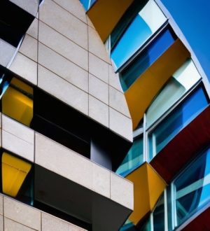 Устойчивость фасадов: Как защитить конструкции от внешних воздействий