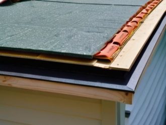 Утепление крыши: Как правильно выбрать и уложить черепицу для долговечной защиты вашего дома