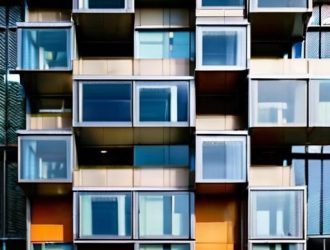 Выбор фасадных конструкций для зданий в условиях повышенной влажности: ключевые аспекты и рекомендации