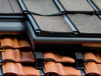 Выбор кровельного материала: Как обеспечить пожарную безопасность вашего дома