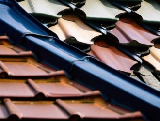 Выбор кровельного покрытия: как обеспечить легкость ремонта и долговечность