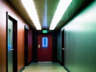 Аварийное освещение в жилых помещениях: ключ к безопасности и комфорту в экстренных ситуациях