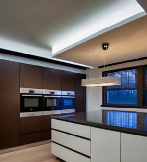Идеальный потолок для кухни: как выбрать отделку, которая преобразит ваше пространство