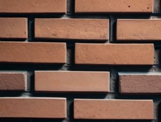 Кирпич: Древний Строительный Материал с Современными Преимуществами