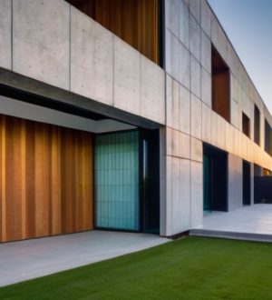 Контрастные Материалы: Искусство Слияния Времен и Технологий в Архитектуре и Дизайне