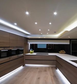 Кухонный потолок с подсветкой: как создать стильное и функциональное пространство