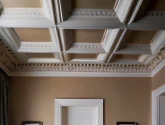 Лепнина на потолке: Искусство, История и Современные Тенденции в Декоре Интерьера