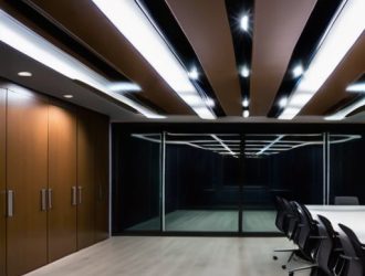 Натяжные потолки в офисах: Эстетика, функциональность и современные тренды