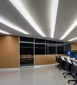 Натяжные потолки в офисе: Преимущества, установка и советы по выбору
