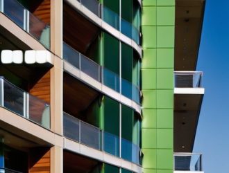 Правильный выбор материалов для фасадов: ключ к энергоэффективности и долговечности вашего здания