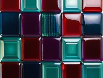 Стеклянная плитка: Элегантный выбор для современного дизайна интерьеров и экстерьеров