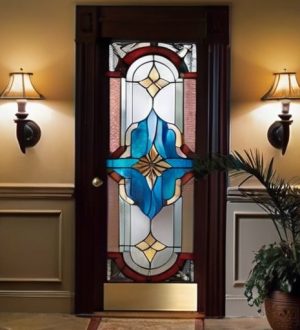 Витражные двери: Искусство, история и современные тенденции в дизайне интерьера