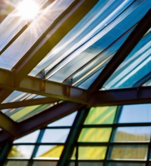 Поликарбонат и ультрафиолет: Защита, свойства и применение в нашей жизни