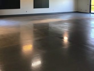 Полусухая стяжка для гаража: преимущества, укладка и отзывы владельцев