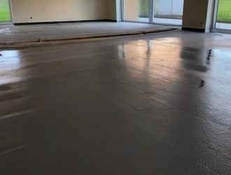 Правильный уход за полусухой стяжкой: залог долговечности и качества в строительстве