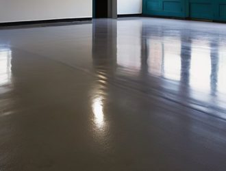 Правильный уход за полусухой стяжкой: ключ к долговечности и качеству полов